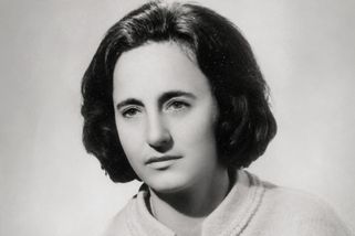 Z chudé Lenuțy s pár roky základky se stala Elena Ceaușescu. Matka národa s doktorátem z chemie - Médium.cz